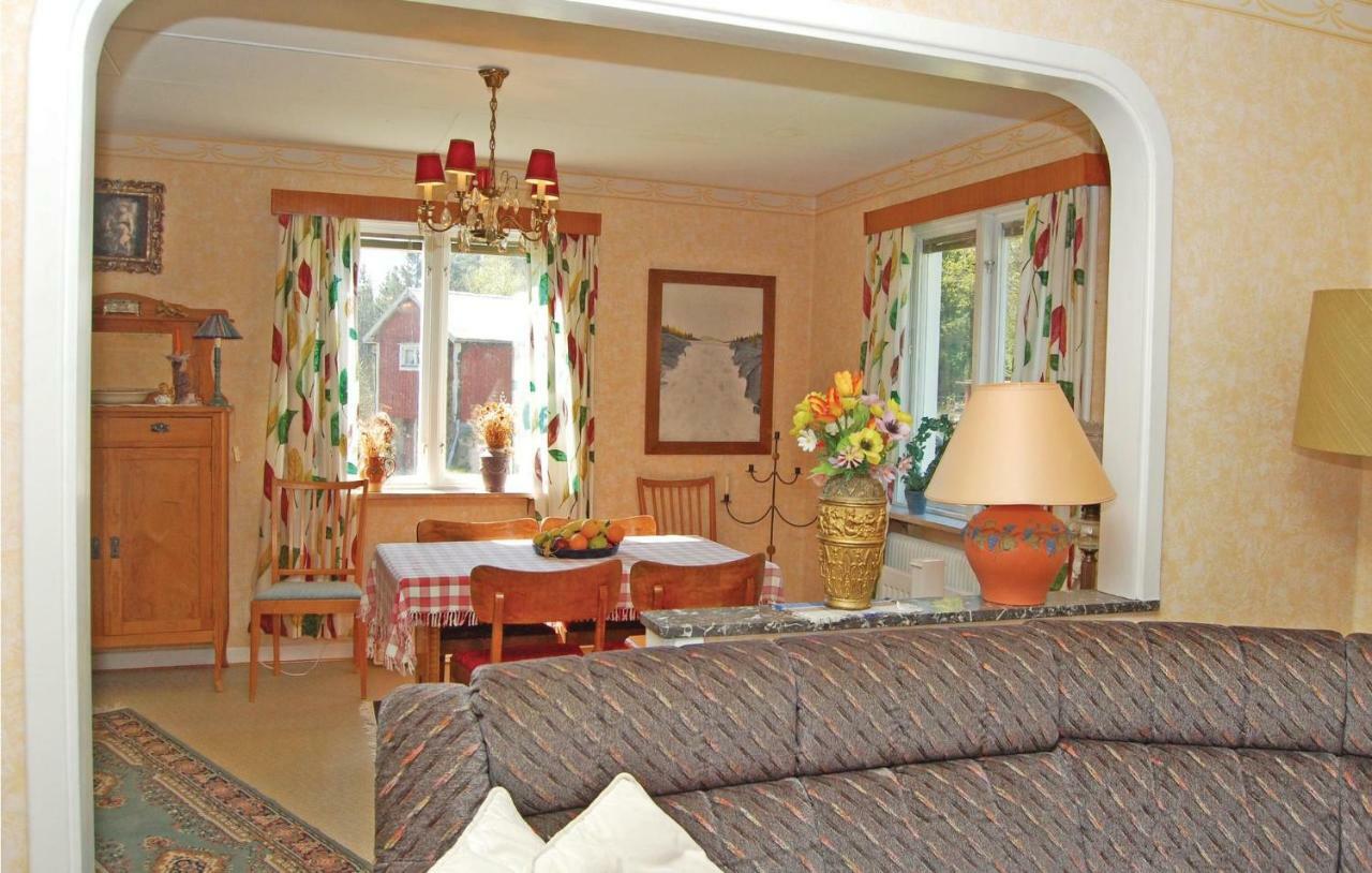 3 Bedroom Amazing Home In Lnsboda Falsehult Eksteriør billede